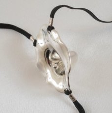 Penetrating flower G-string silver